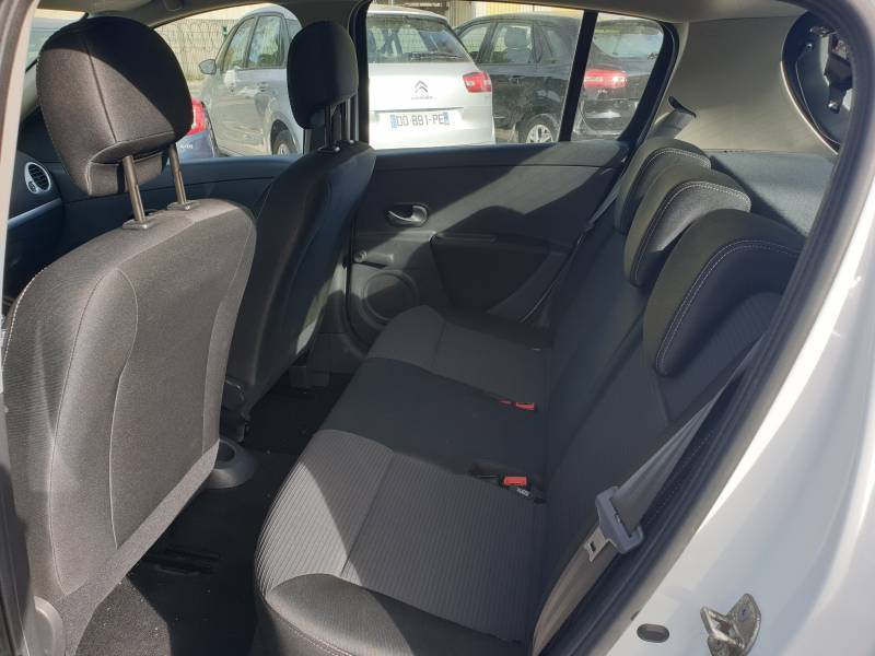 rachat vehicules d'occasion Clio 3 GPS  dci 75ch 119900Km 1ère main
