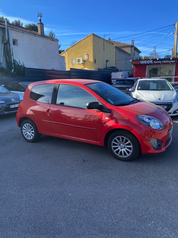 Voiture Twingo année 2011 d'occasion à Marseille, la Valentine 13012 Garantie trois mois